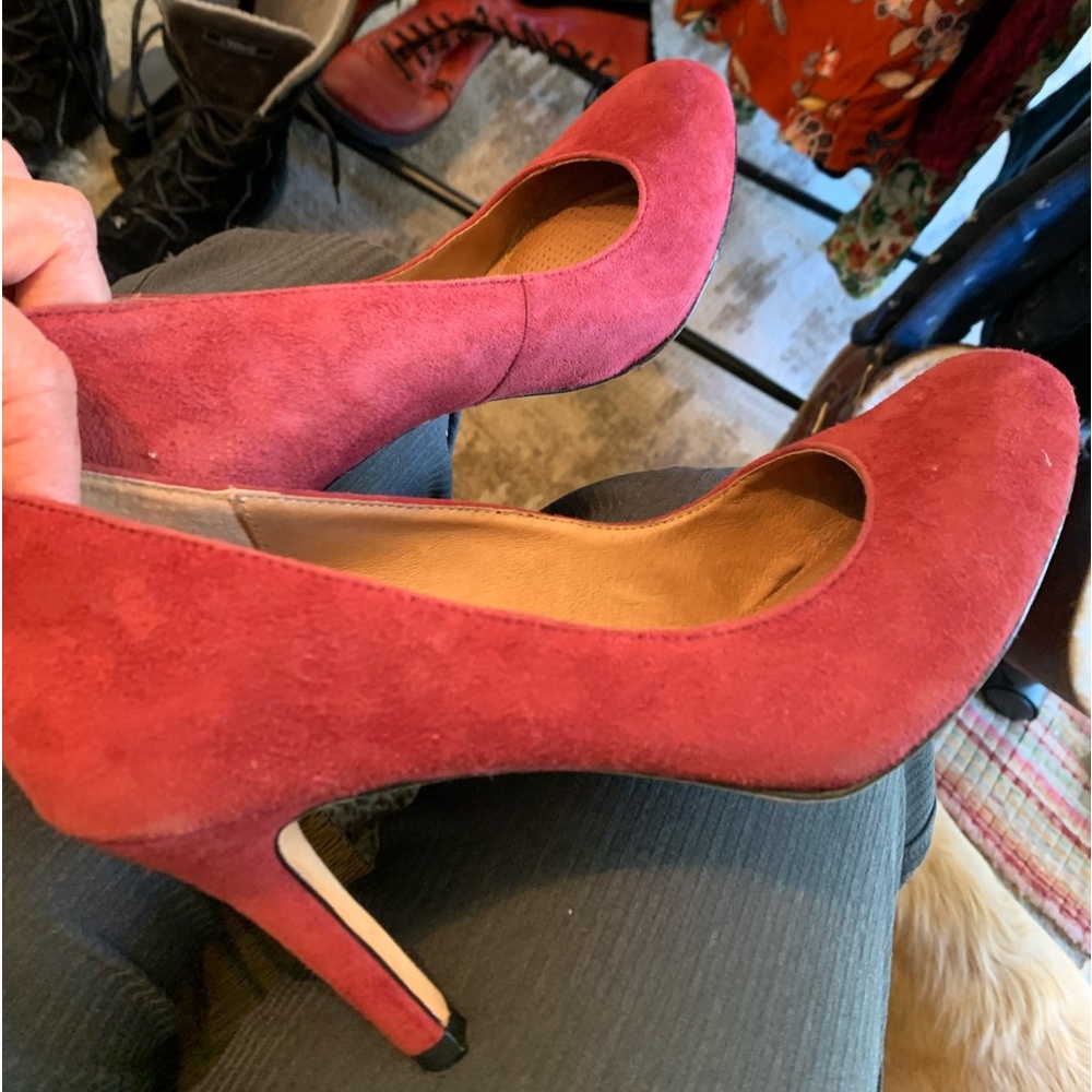 Pretty dusty rose suede heels